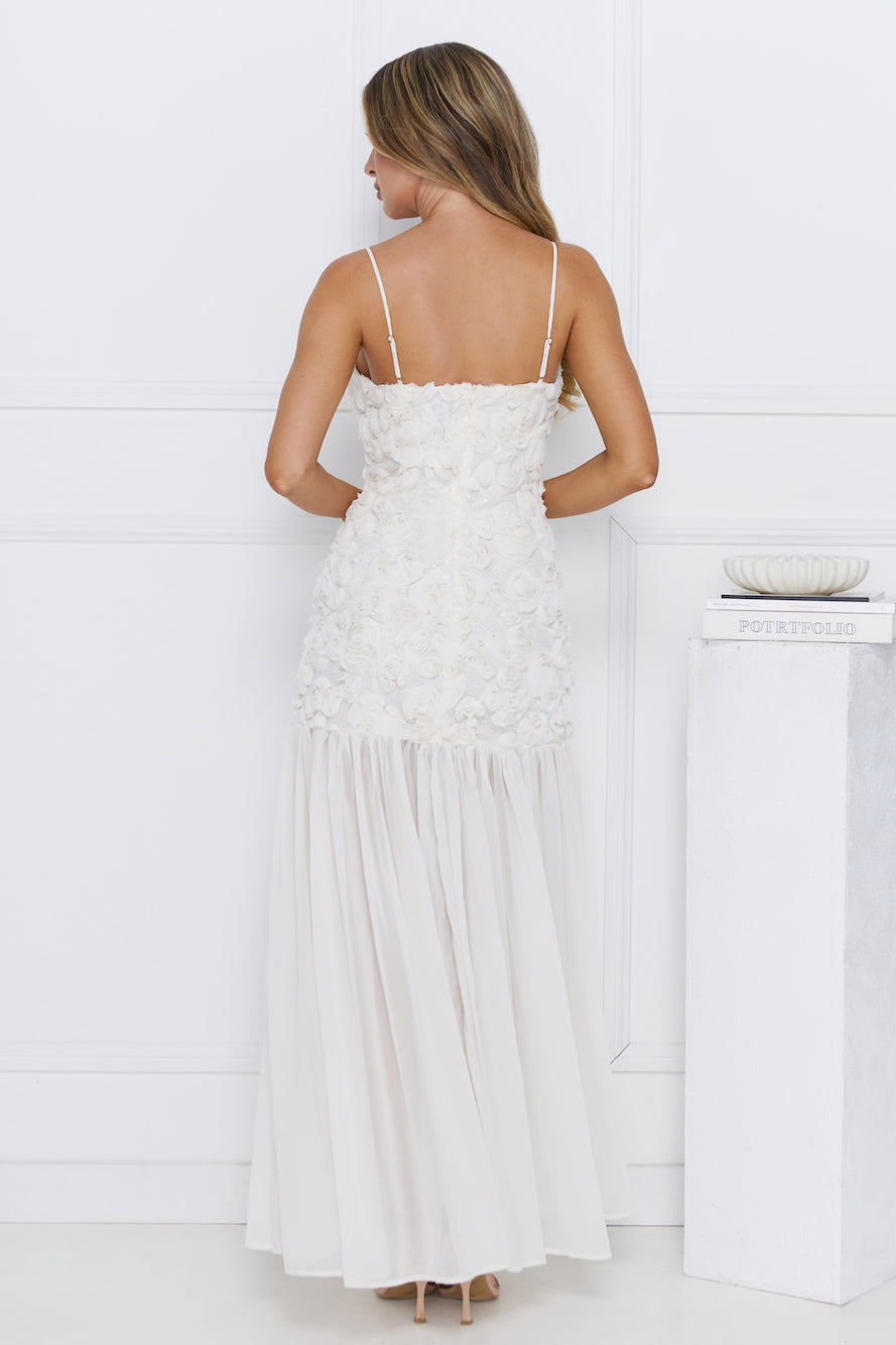 Dreamer’s Delight Maxi Dress Cream