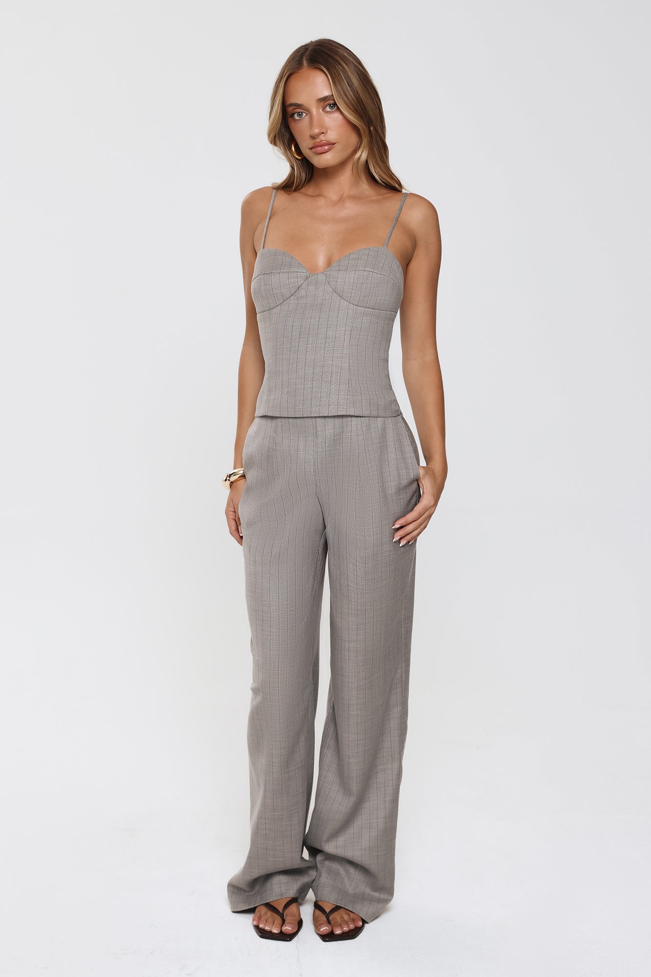 #564131