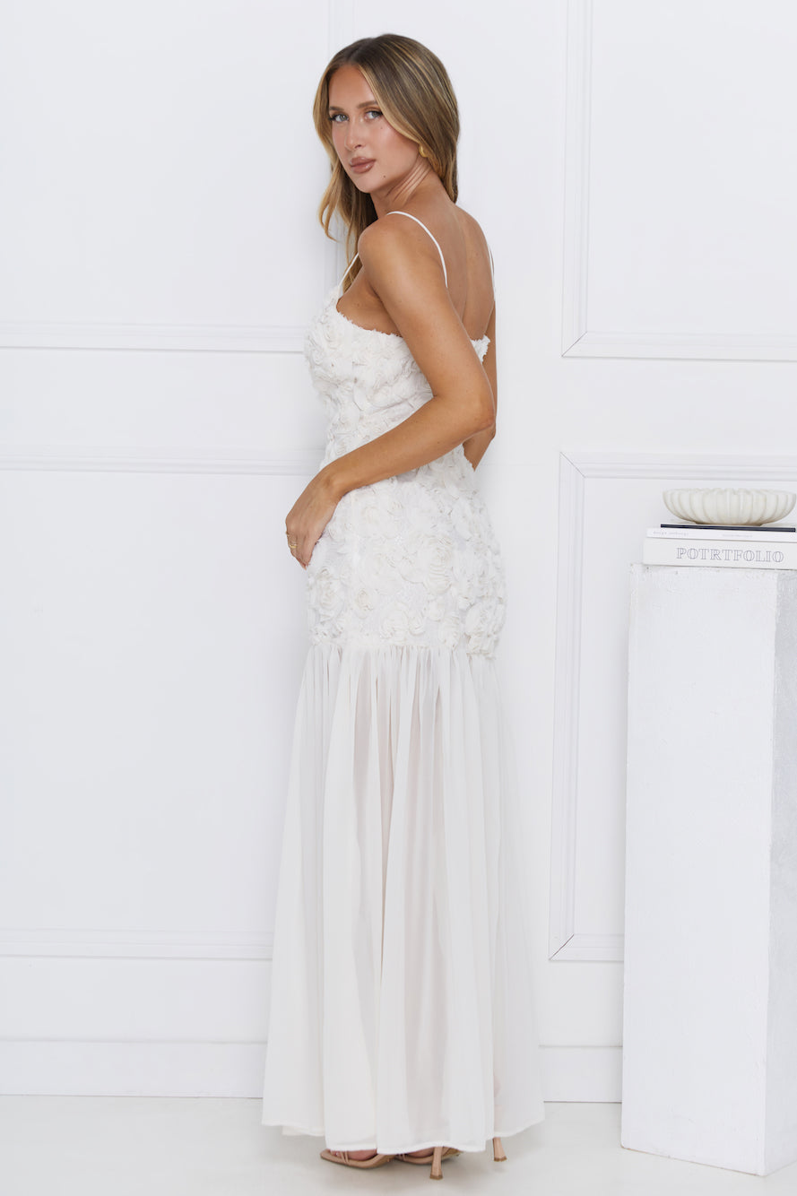 Dreamer’s Delight Maxi Dress Cream